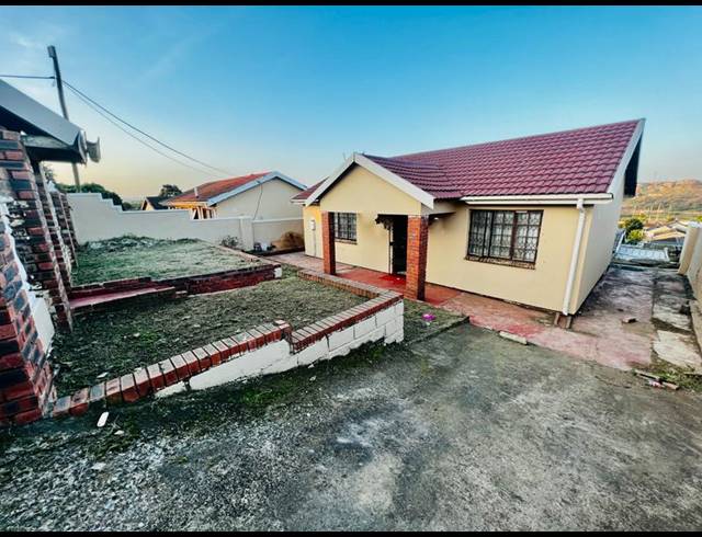 3 BEDROOM HOUSE FOR SALE IN KWAMASHU